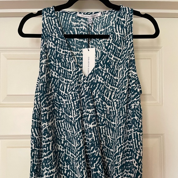 Creative concepts top, new, teal and white. Medium - Picture 1 of 2